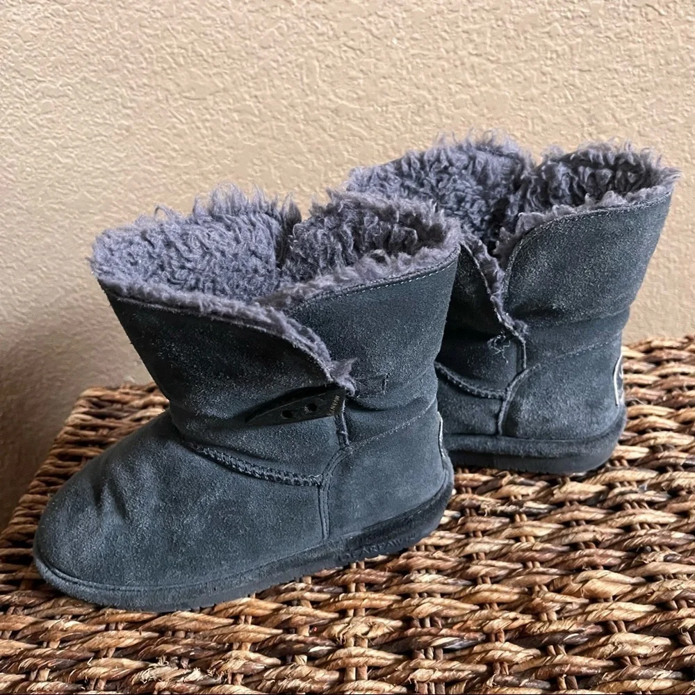 Bearpaw girls boots gray silver Sz 13 toggle closure suede wool lined